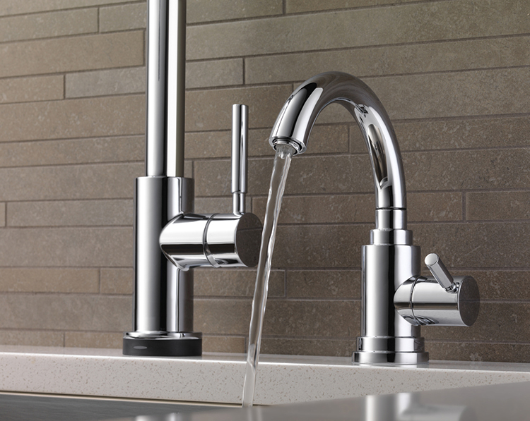 Sink water clearance faucet