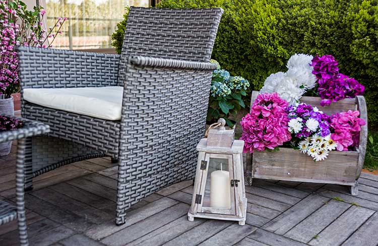 Dress up your outdoor space with a variety of accent pieces and accessories.